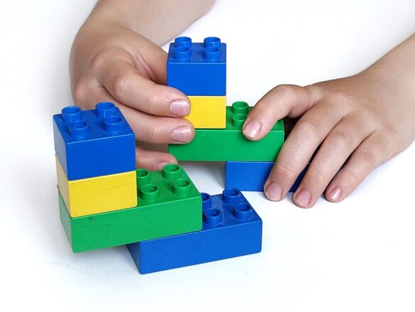 zabawa z klockami Lego